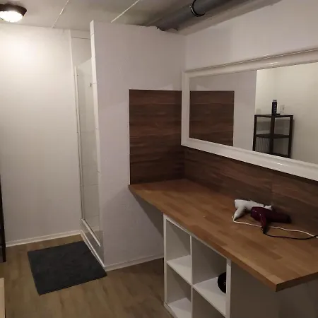 West - Michael Apartment